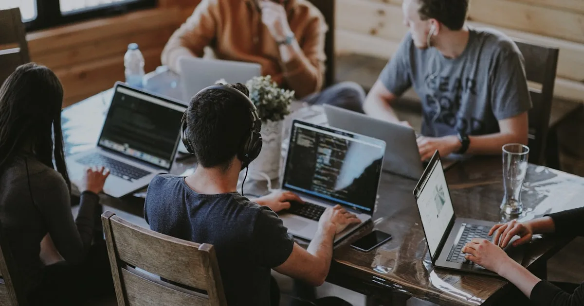 Outsourcing développement vs embauche interne : la bonne décision pour votre PME